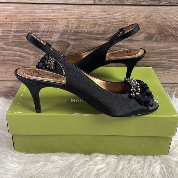 MOOTSIES TOOTSIES Mogiver Peep Toe Embellished Black Slingback Sandals 7M NWOT - Picture 4 of 15